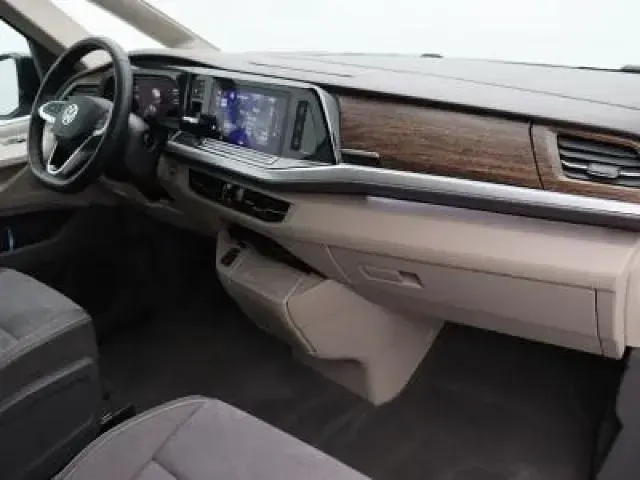 Gebraucht VW Multivan Style 150 PS (110 kW) 2025 Weiß Van / Kleinbus