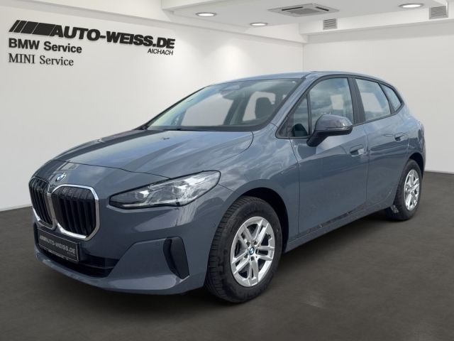 Sparkling kupfergrau metallic (grau) Gebraucht 2023 BMW 218 Active Tourer Van / Kleinbus | 28.700 € (Fairer Preis) - Bild 1/4
