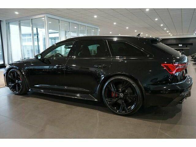 Gebraucht Audi RS6 Ambiente 600 PS (441 kW) 2024 Mythosschwarz metallic (metallic) Kombi