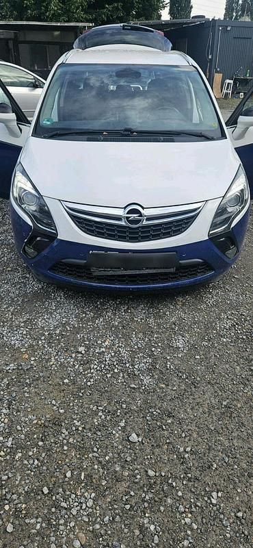 Weiß Gebraucht 2015 Opel Zafira Van / Kleinbus | 3.200 € (Superpreis) - Bild 1/4