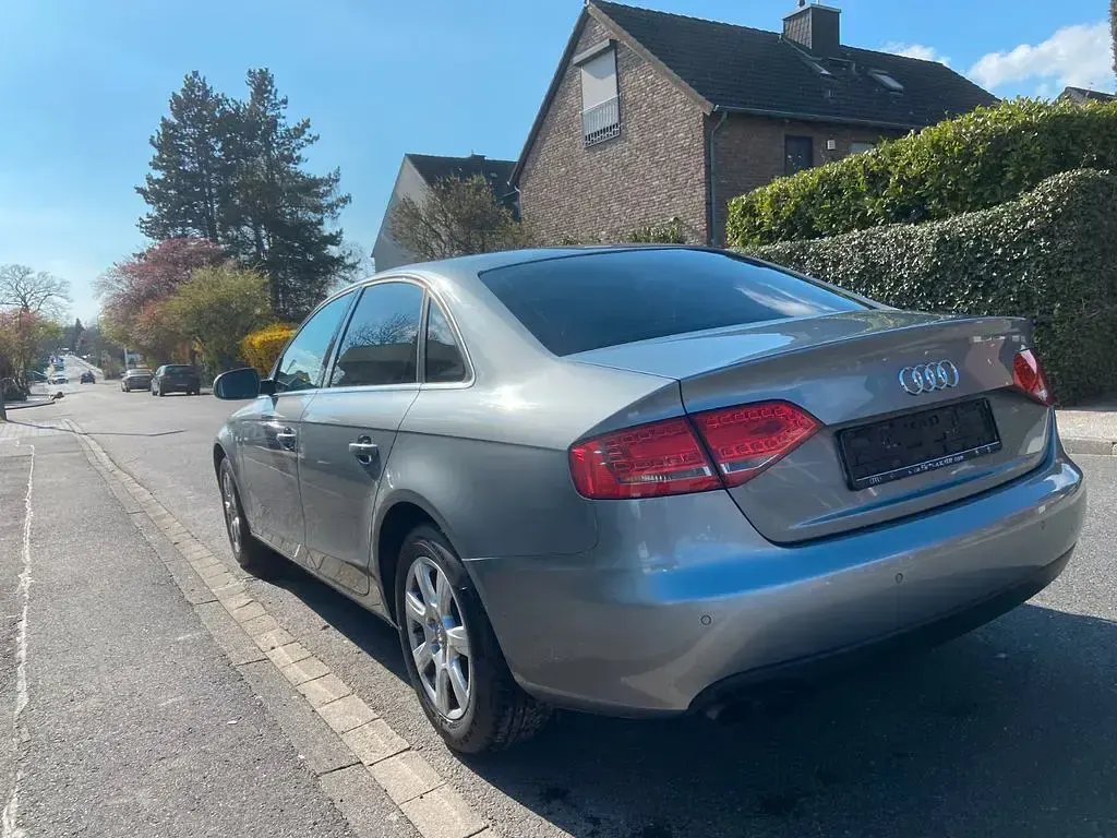 Gebraucht Audi A4 Attraction 160 PS (117 kW) 2010 Grau Limousine