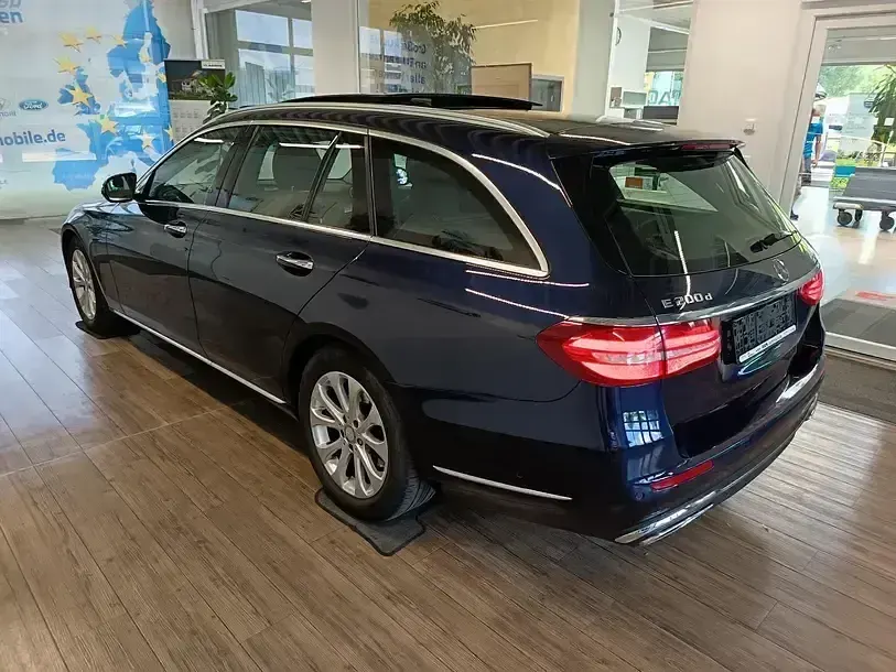 Gebraucht Mercedes E200 Exclusive 150 PS (110 kW) 2017 Blau Limousine