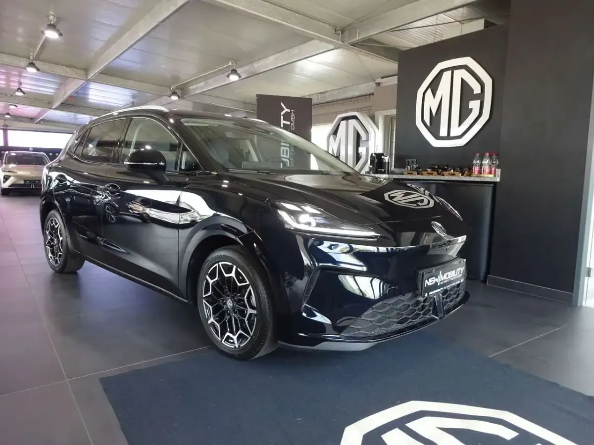 Neu MG MG4 EV 117 kW (160 PS) 2026 Black pearl Kleinwagen