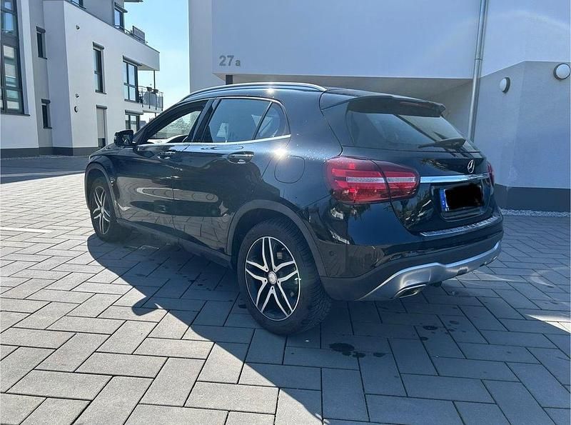 Gebraucht Mercedes GLA220 177 PS (130 kW) 2017 Schwarz SUV