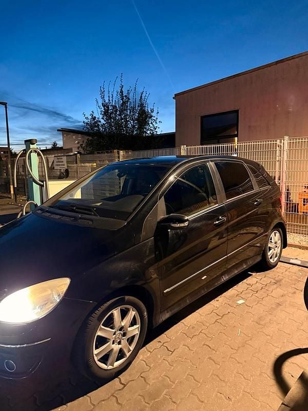 Second-hand Mercedes B200 193 CP (141 kW) 2006 Negru Monovolum