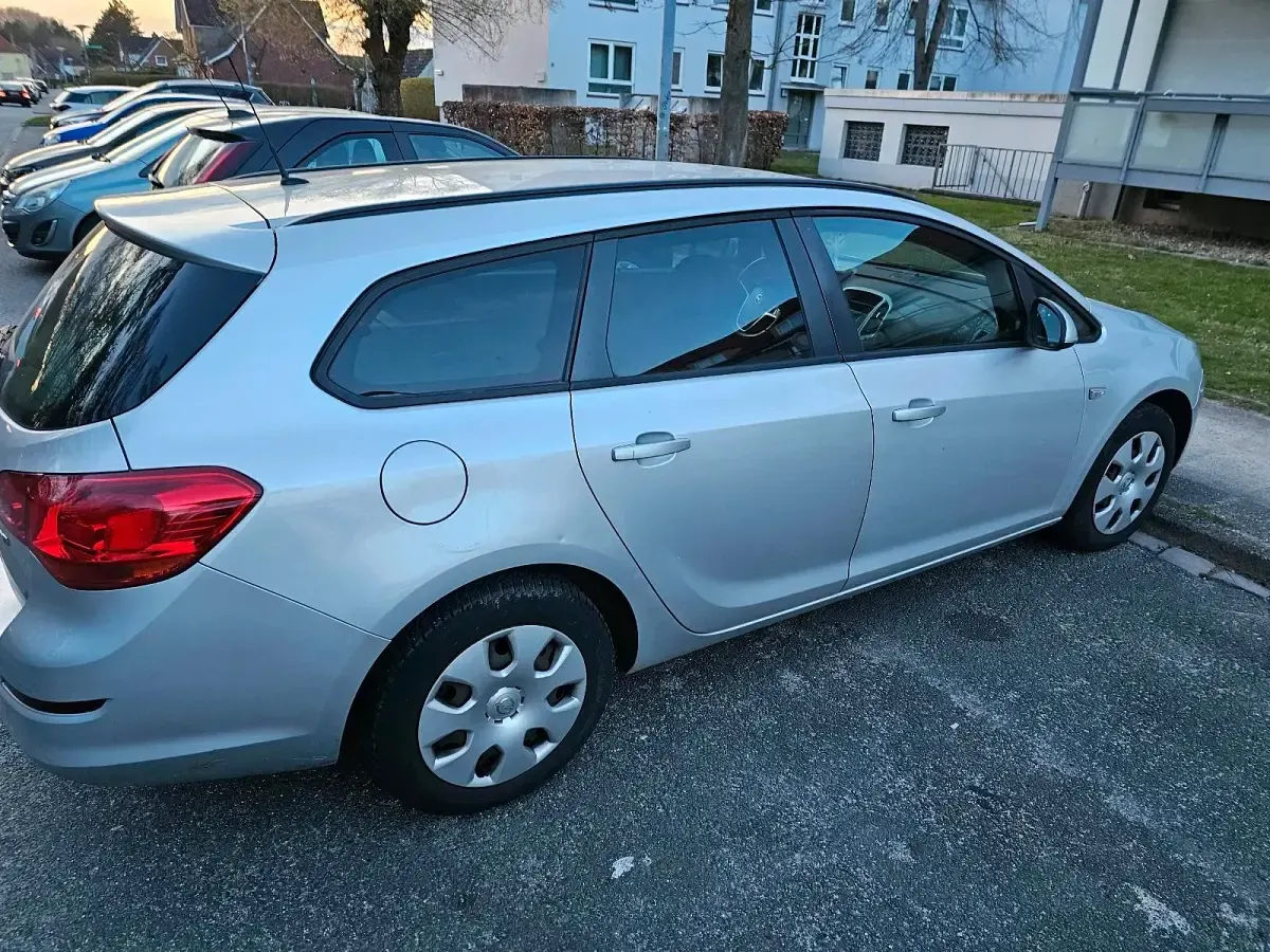 Gebraucht Opel Astra 125 PS (91 kW) 2011 Silber Kombi