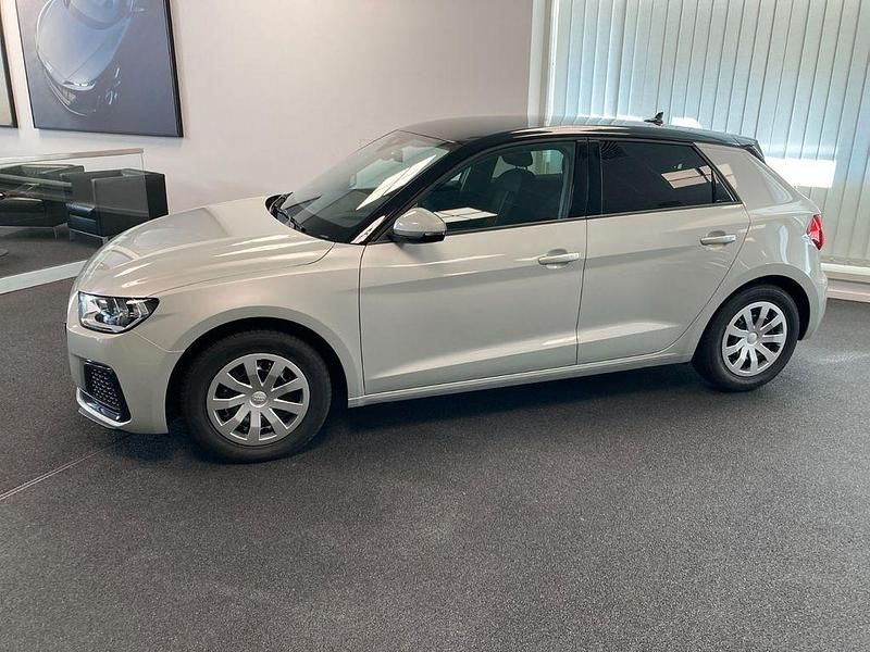 Silber Gebraucht 2024 Audi A1 Sportback Advanced Kleinwagen | 22.400 € (Superpreis) - Bild 1/4