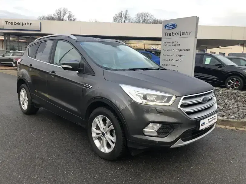 Gebraucht Ford Kuga Titanium 150 PS (110 kW) 2017 Grau SUV