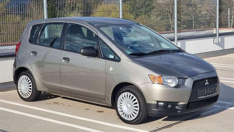 Gebraucht Mitsubishi Colt Inform 75 PS (55 kW) 2009 Brillantgrau (m) Limousine