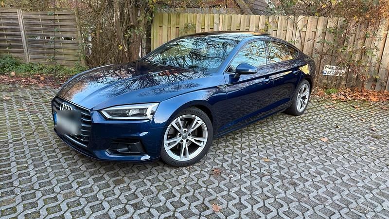Blau Gebraucht 2019 Audi A5 Sportback S-Line Kleinwagen | 23.250 € (Fairer Preis) - Bild 1/4