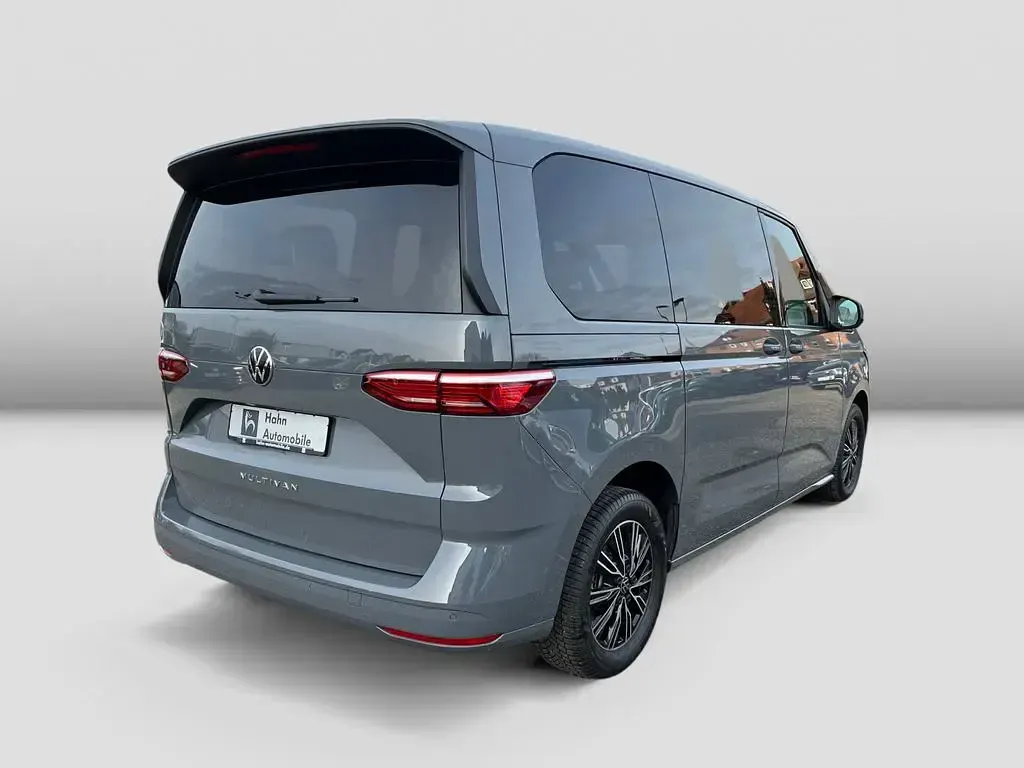 Gebraucht VW Multivan Basis 150 PS (110 kW) 2025 Grau Van / Kleinbus