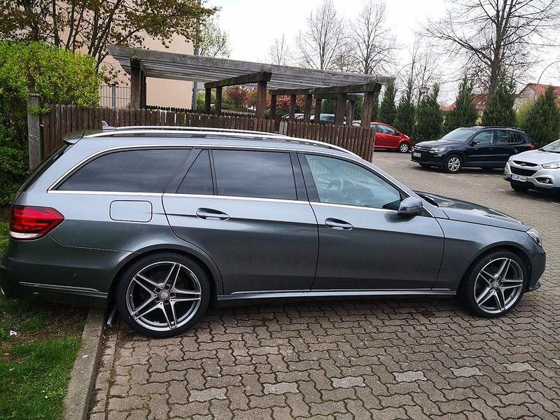 Gebraucht Mercedes E220 Edition 170 PS (125 kW) 2015 Grau Limousine