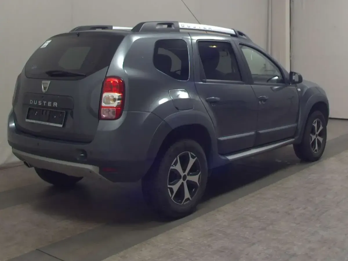 Gebraucht Dacia Duster 105 PS (77 kW) 2017 Island grau SUV