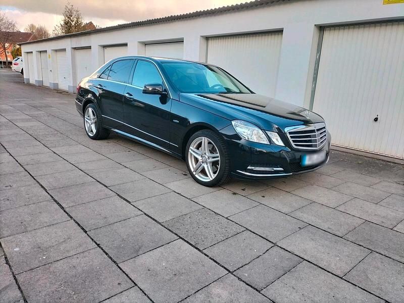 Gebraucht Mercedes E300 231 PS (169 kW) 2011 Schwarz Limousine