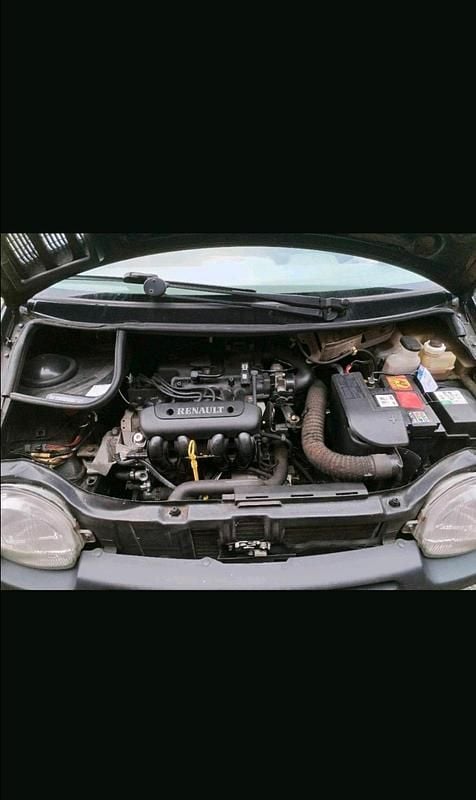 Second-hand Renault Twingo 58 CP (42 kW) 2000 Negru Hatchback