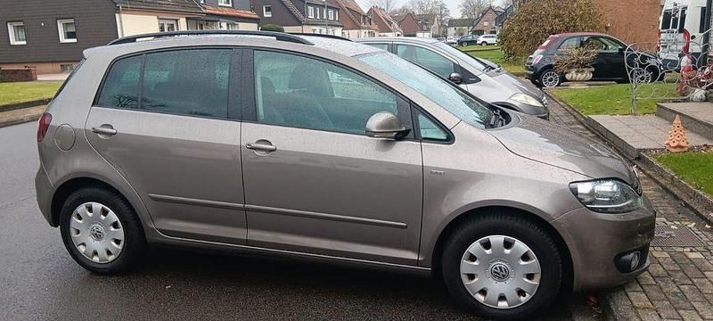 Gebraucht VW Golf VII Life 122 PS (89 kW) 2013 Kaschmirbraun metallic Limousine