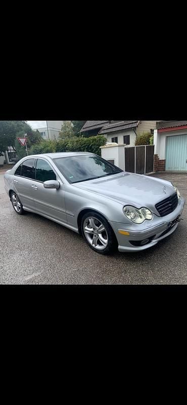 Grau Gebraucht 2005 Mercedes C350 Limousine | 6.900 € - Bild 1/4