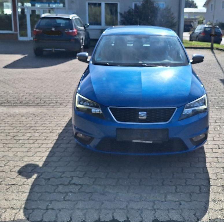Blau Gebraucht 2015 Seat Toledo CONNECT Limousine | 5.999 € (Fairer Preis) - Bild 1/4