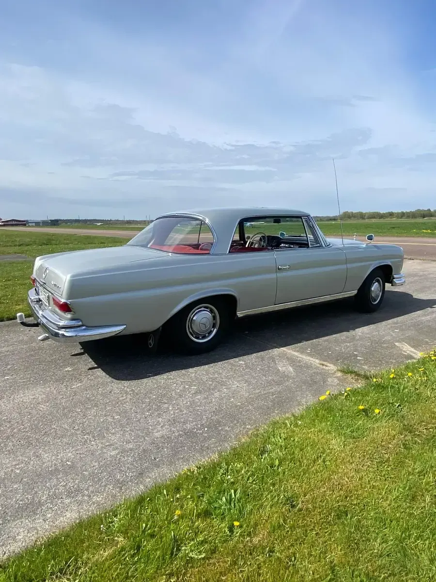 Gebraucht Mercedes 220 120 PS (88 kW) 1963 Silber Coupé