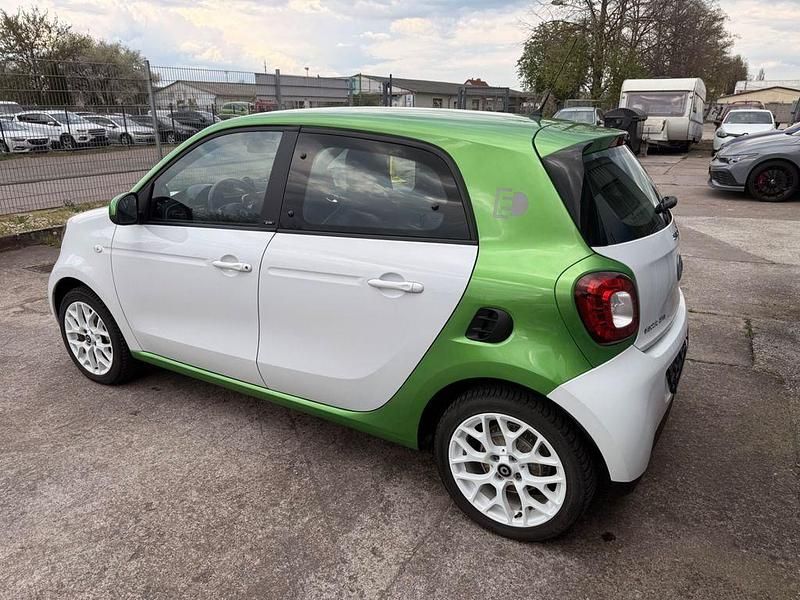 Gebraucht Smart ForFour Electric Drive 60 kW (82 PS) 2018 Grün Limousine