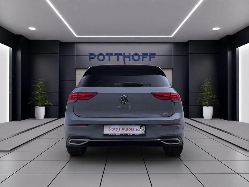 Gebraucht VW Golf VIII Move 131 PS (96 kW) 2024 Mondsteingrau Limousine