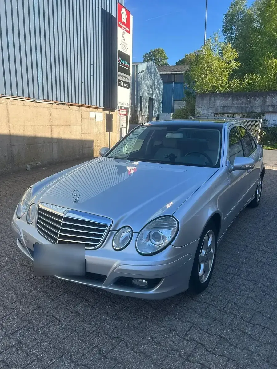 Gebraucht Mercedes E220 170 PS (125 kW) 2007 Silber Limousine