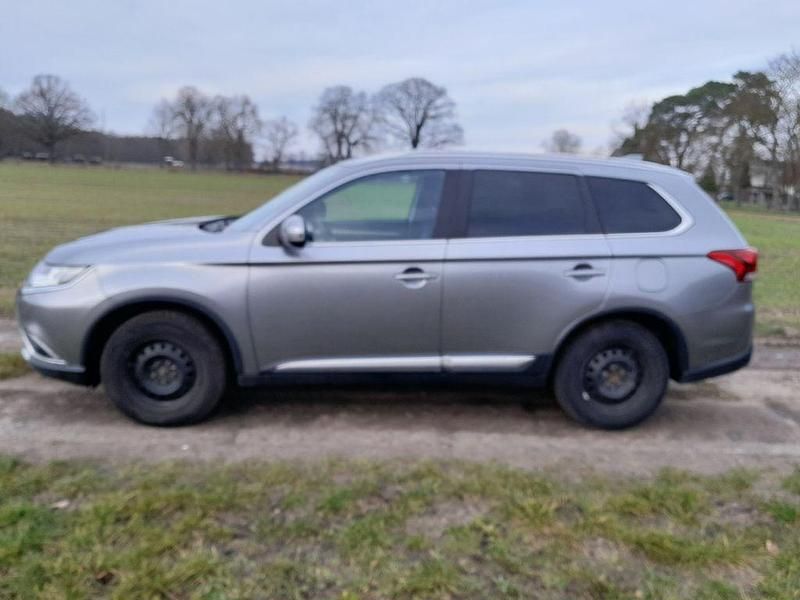 Gebraucht Mitsubishi Outlander Plus 150 PS (110 kW) 2018 Grau SUV
