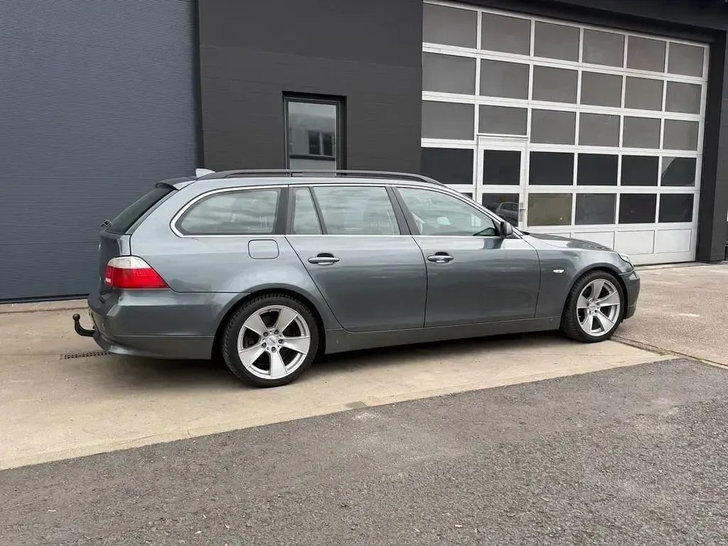 Gebraucht BMW 525 Performance 177 PS (130 kW) 2006 Grau Kombi