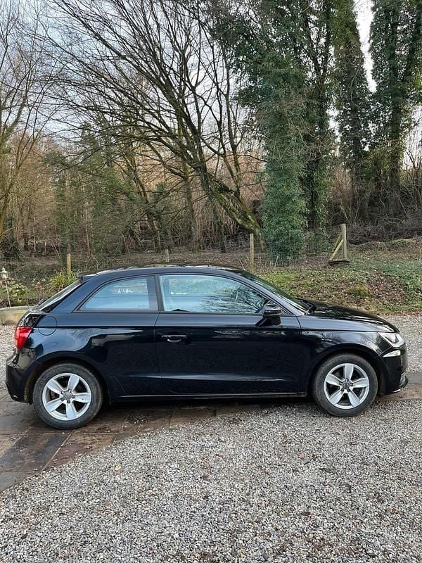 Second-hand Audi A1 90 CP (66 kW) 2015 Negru Hatchback
