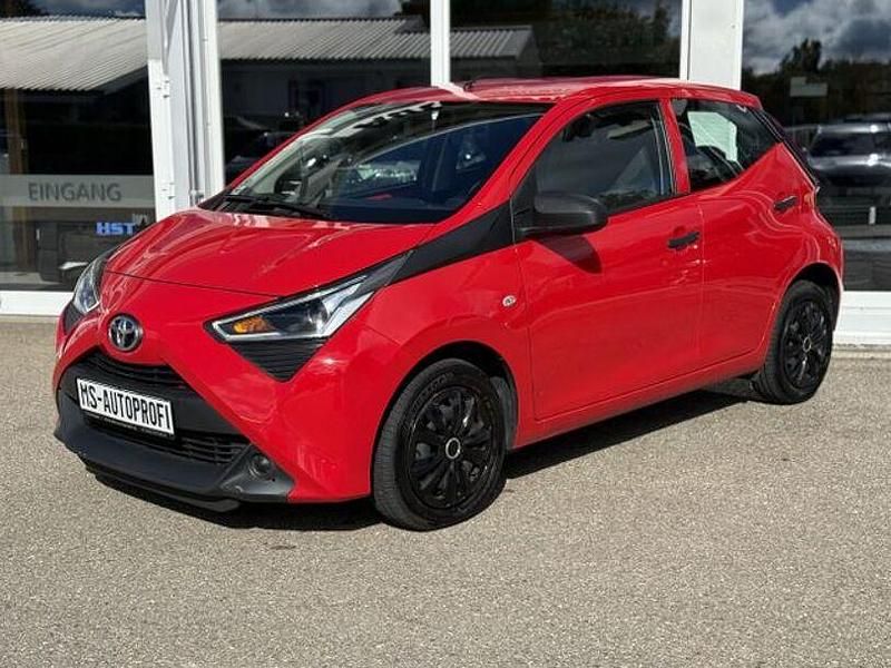 Rot Gebraucht 2021 Toyota Aygo Business Edition Kleinwagen | 8.940 € (Fairer Preis) - Bild 1/4