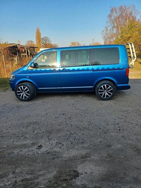 Usata VW Multivan 180 CV (132 kW) 2015 Blu Monovolume