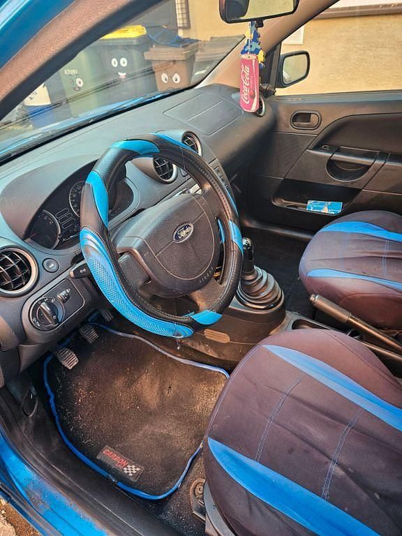 Gebraucht Ford Fiesta 80 PS (58 kW) 2004 Blau Kleinwagen