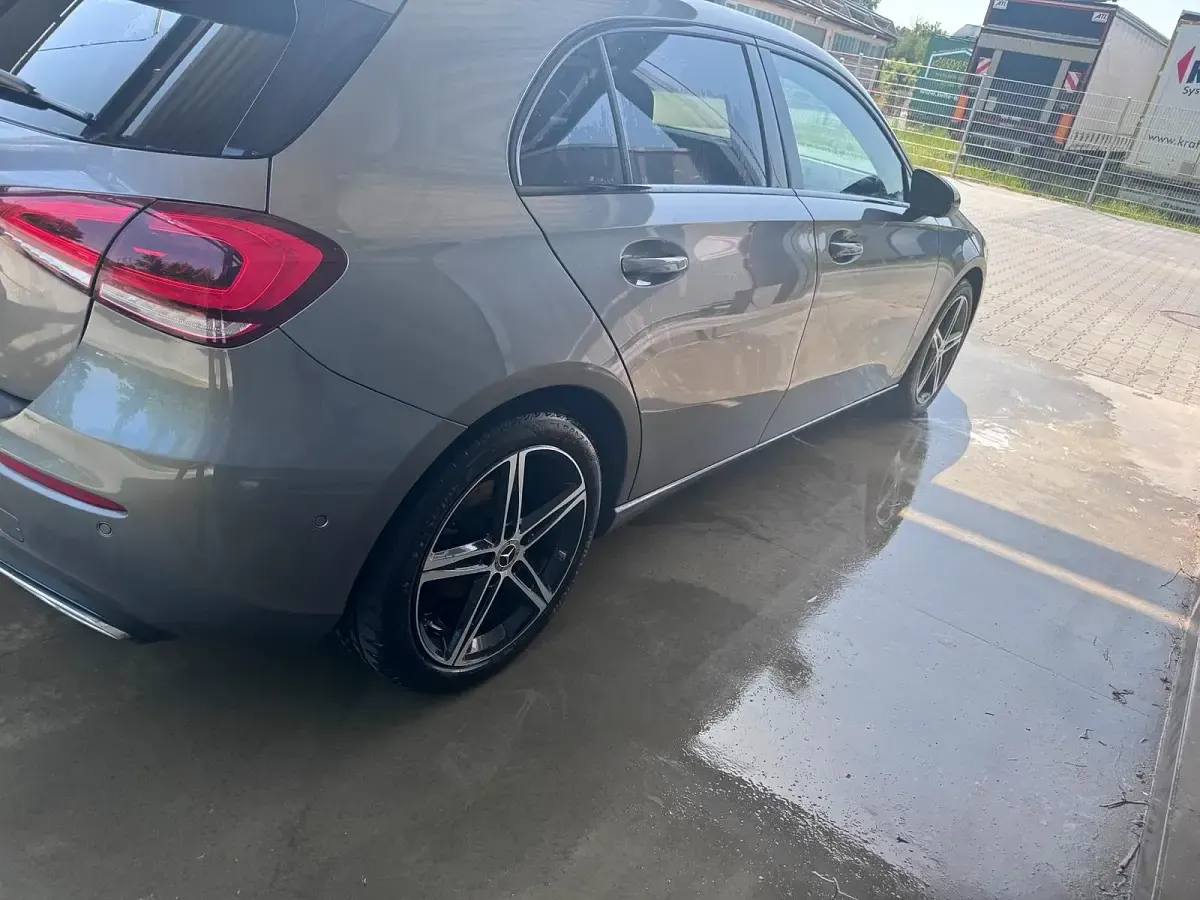 Gebraucht Mercedes A200 163 PS (119 kW) 2022 Grau Kleinwagen