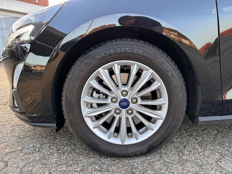 Gebraucht Ford Focus Titanium 125 PS (91 kW) 2020 Schwarz Kombi