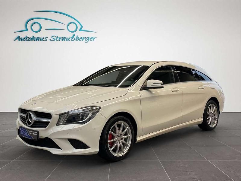 Gebraucht Mercedes CLA220 177 PS (130 kW) 2016 Calcitweiss/zirrusweiss Limousine