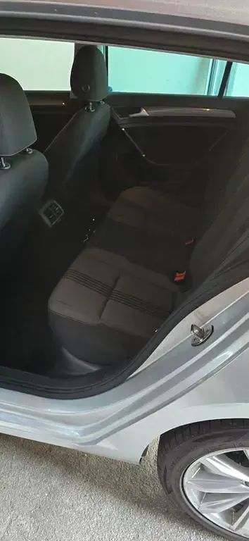 Second-hand VW Golf VII Allstar 150 CP (110 kW) 2016 Argintiu Berlinǎ
