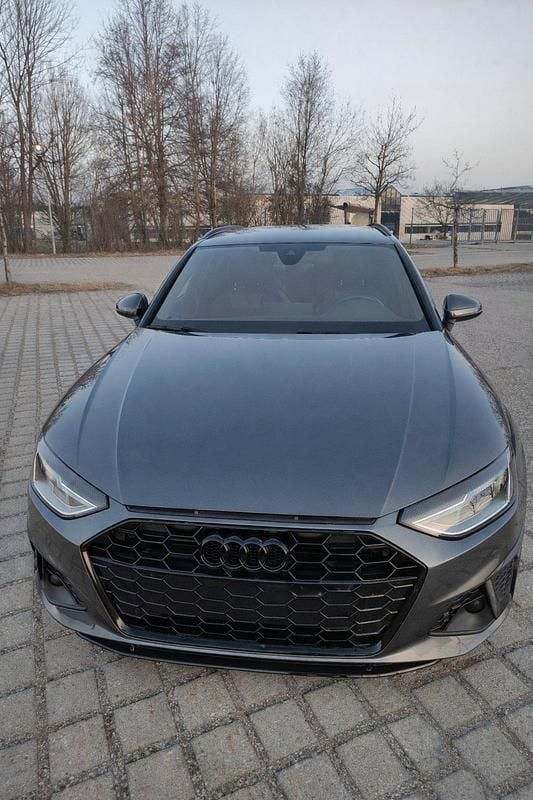 Gebraucht Audi A4 S-Line 190 PS (139 kW) 2020 Grau Kombi