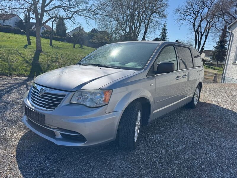 Gebraucht Lancia Voyager Silver 177 PS (130 kW) 2014 Silber Van / Kleinbus