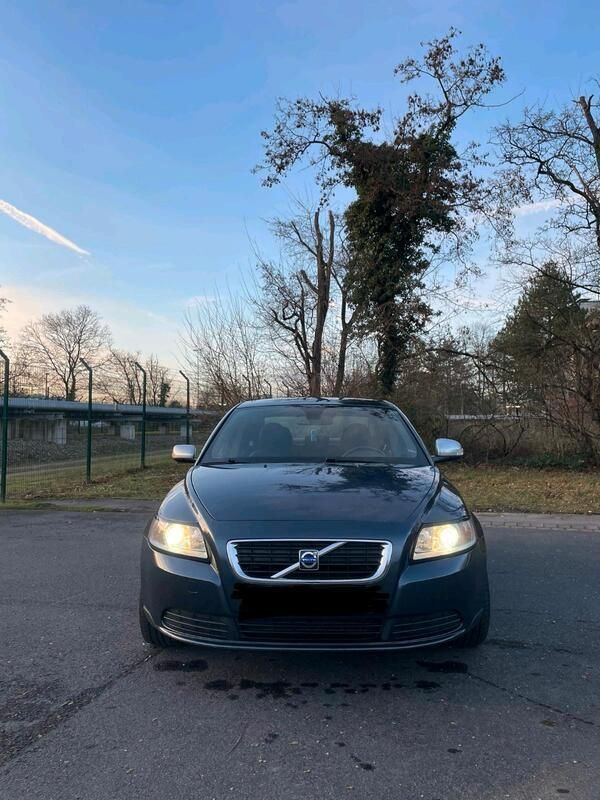 Blau Gebraucht 2010 Volvo S40 Summum Limousine | 1.700 € (Fairer Preis) - Bild 1/4