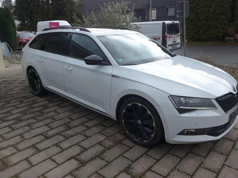 Gebraucht Skoda Superb SportLine 220 PS (161 kW) 2018 Moonweiss metallic Kombi