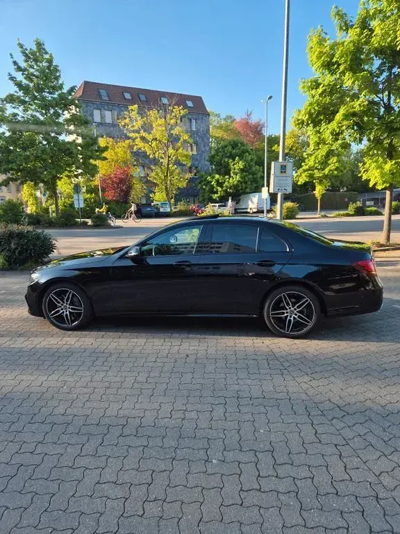 Gebraucht Mercedes E220 AMG 194 PS (142 kW) 2019 Schwarz Limousine