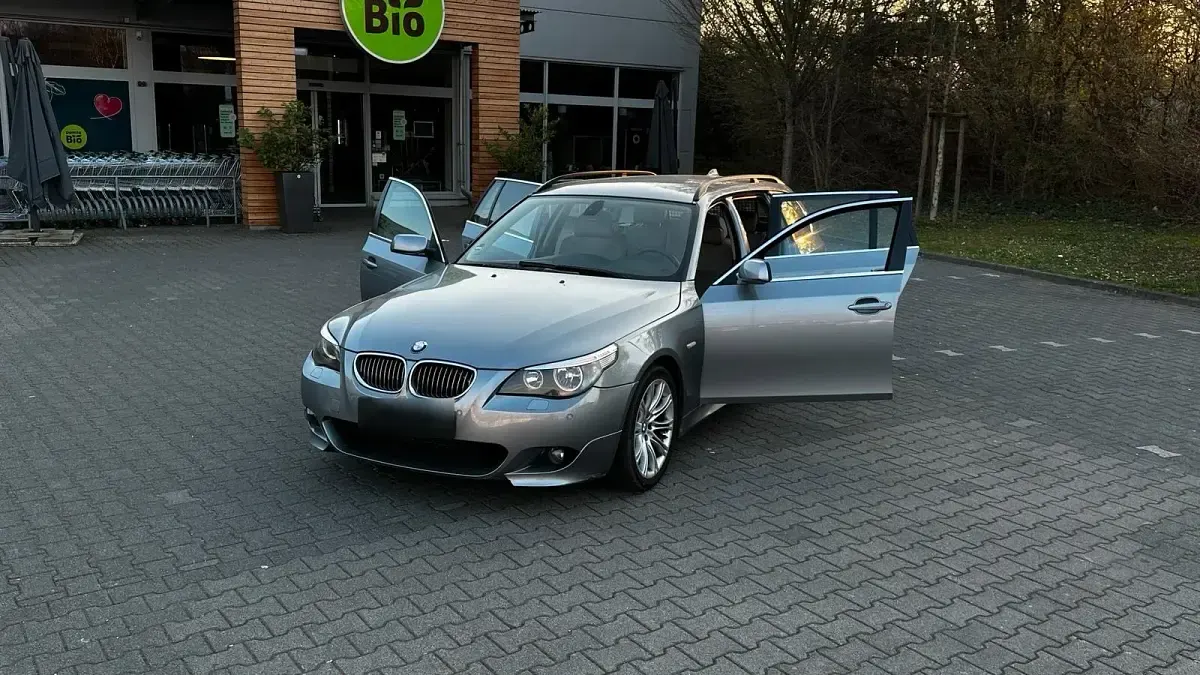 Gebraucht BMW 525 170 PS (125 kW) 2005 Grau Kombi