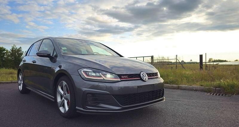 Grau Gebraucht 2018 VW Golf VII GTI Limousine | 19.999 € (Guter Preis) - Bild 1/4