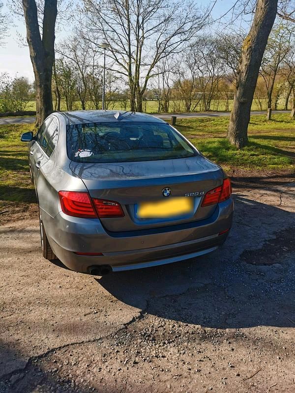 Gebraucht BMW 520 2011 Silber Limousine