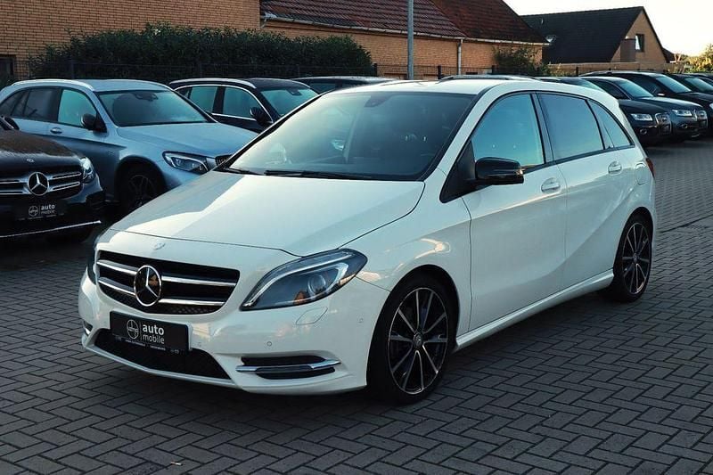 Gebraucht Mercedes B180 109 PS (80 kW) 2014 Weiß Van / Kleinbus