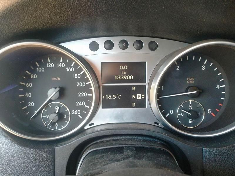 Gebraucht Mercedes ML320 224 PS (164 kW) 2009 Silber SUV