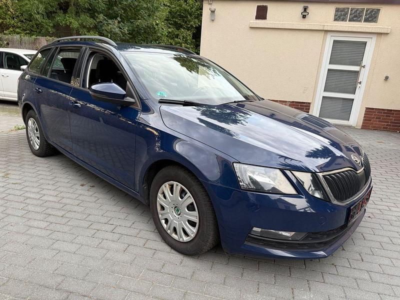Blau Gebraucht 2017 Skoda Octavia Kombi | 5.999 € (Guter Preis) - Bild 1/4