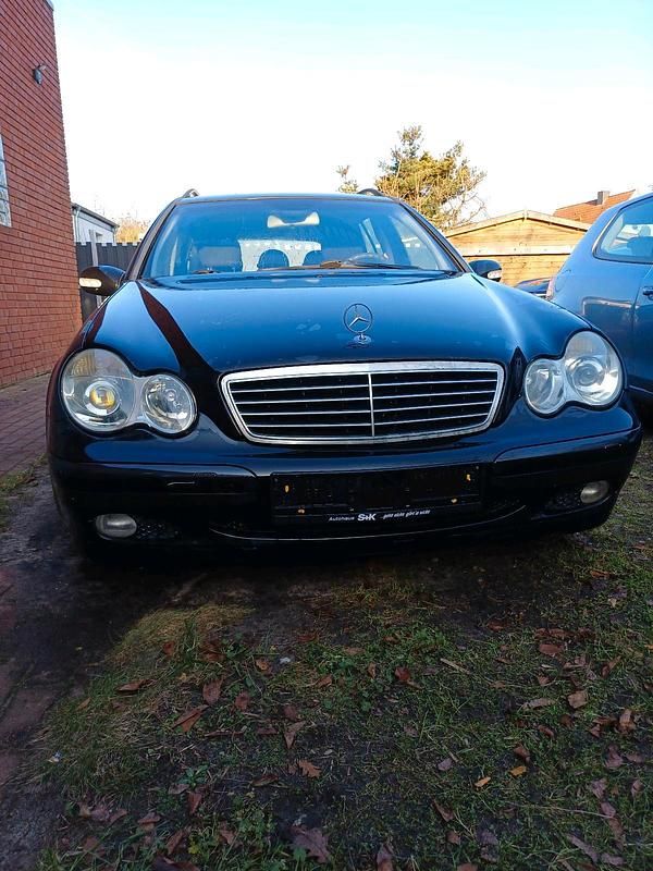 Schwarz Gebraucht 2001 Mercedes C200 Kombi | 2.500 € - Bild 1/4