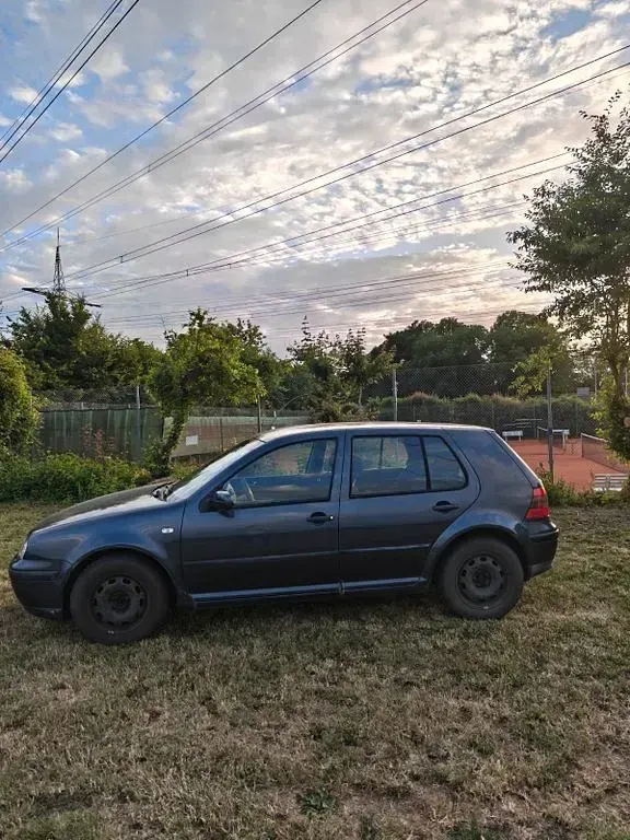 Gebraucht VW Golf IV Edition 105 PS (77 kW) 2002 Grau Limousine