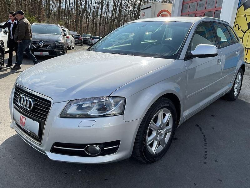 Silber Gebraucht 2013 Audi A3 Ambiente Limousine | 5.490 € (Etwas zu teuer) - Bild 1/4